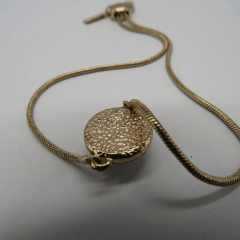 Unbranded gold tone